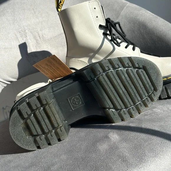 Dr. Martens White Jadon Platform Boots size 8 - Picture 10 of 13